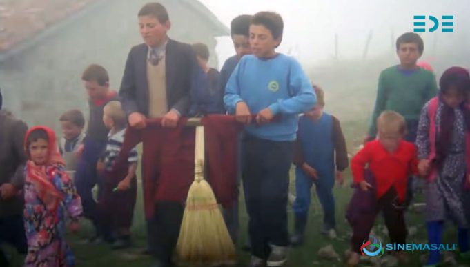 Kut Kut Ana Kut İsteriz Allah’tan Güneş İsteriz sisler kovulunca